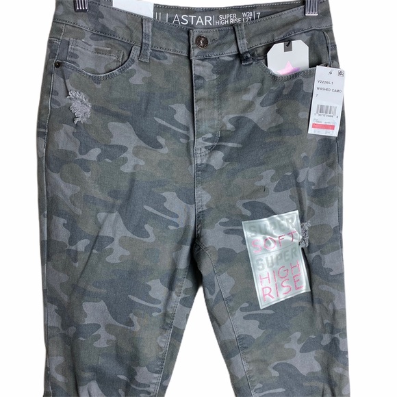 🔥Vanilla Star Distressed Camo Skinny Jeans - Picture 5 of 6